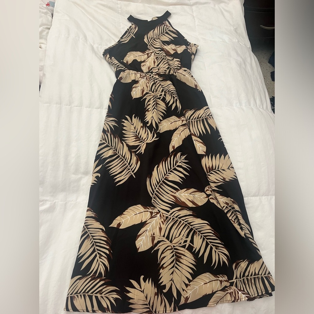 PatPat Women's Black and Cream Leaf Print Top